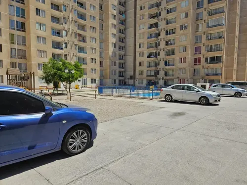 Estacionamientos y edificios del Condominio Alejandrina 2